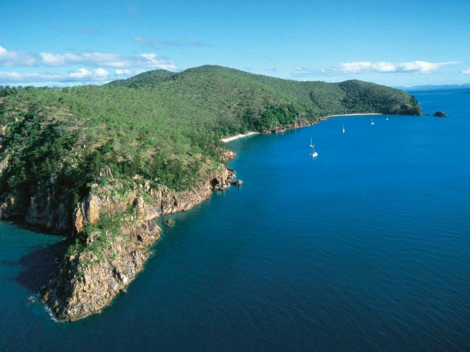 Explore hidden gems like Blue Pearl Bay, Whitsundays on your superyacht charter |Great Barrier Reef