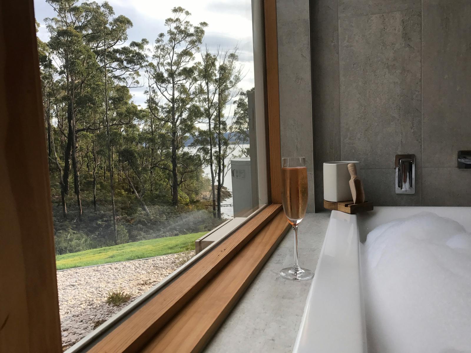 luxury waterfront accommodation tasmania
