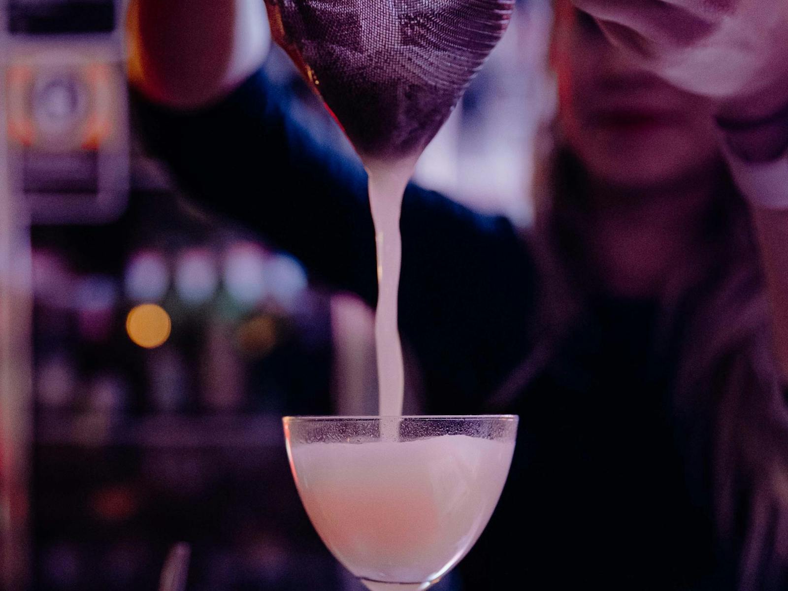 シドニーで最高の小さなバーのいくつかで飲む