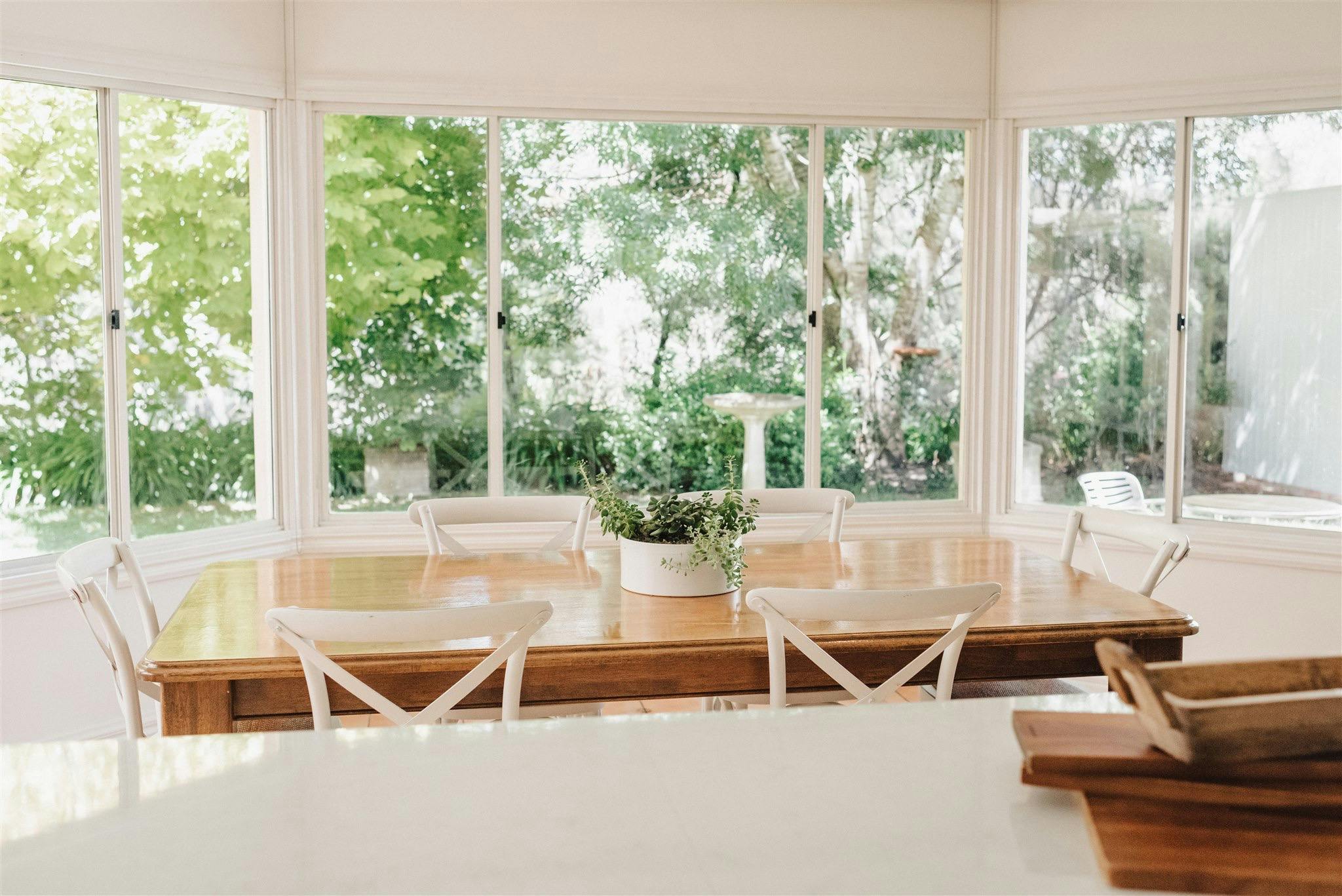 Garden apartment dining room