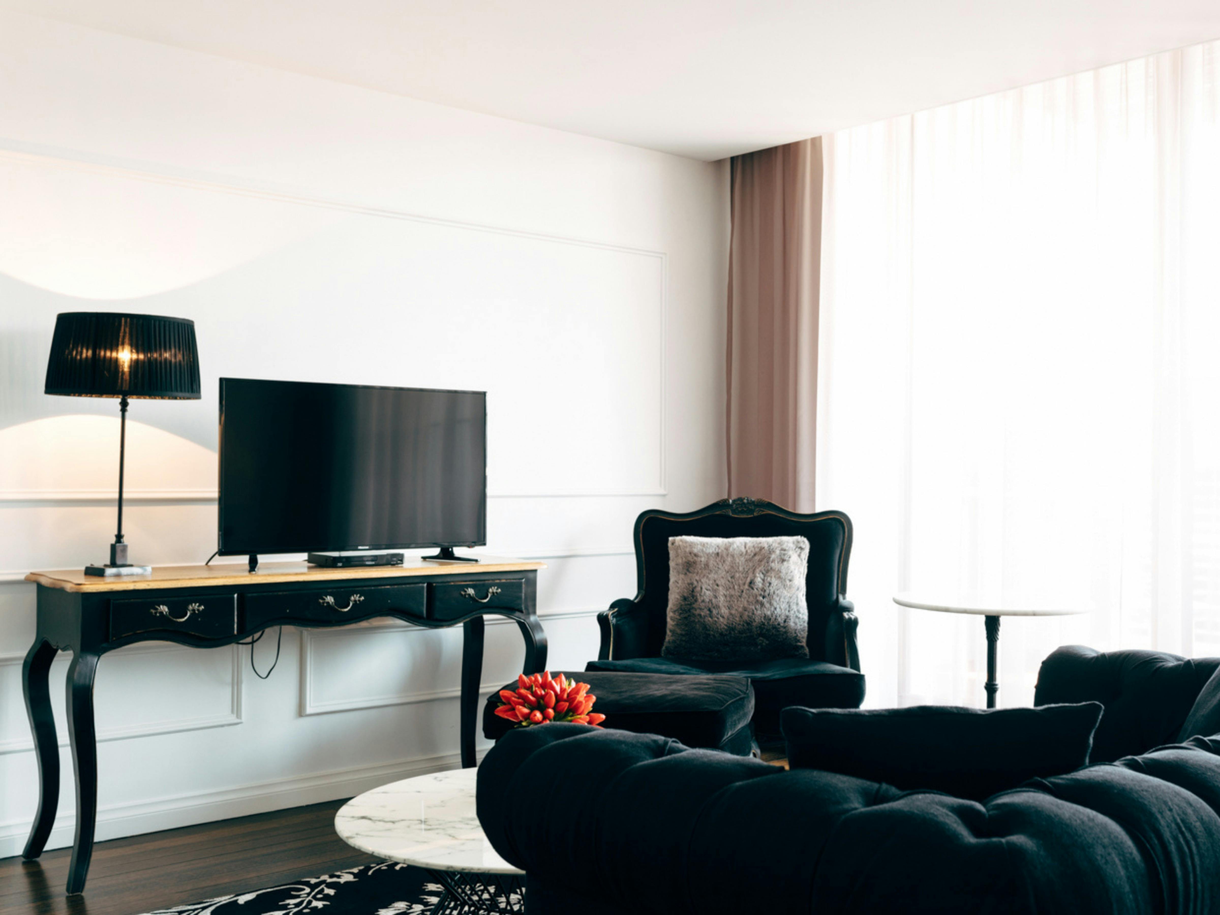 Corryong Accommodation - Milton Boutique Accommodation - French Apartment Lounge