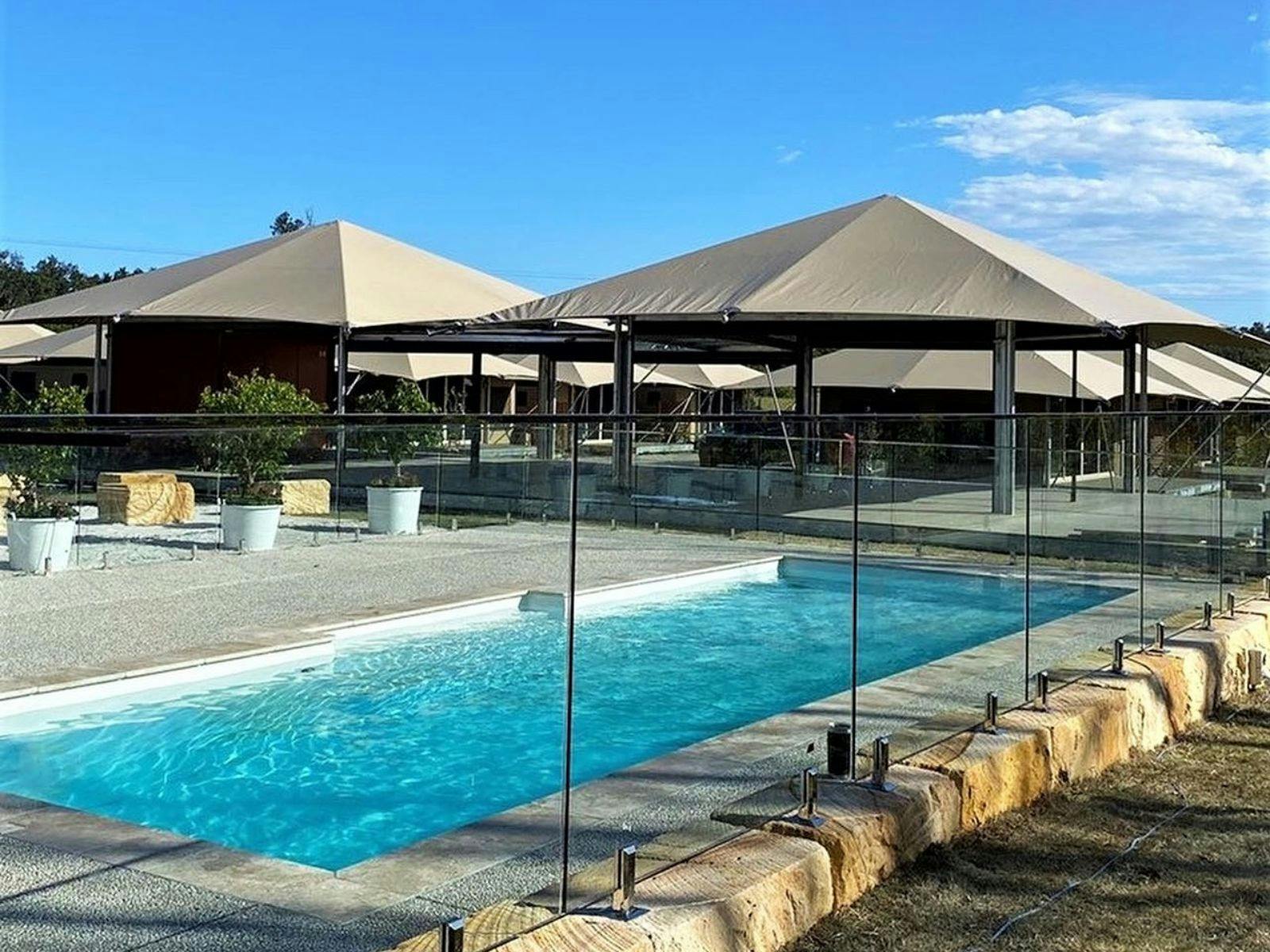 크라우디 베이 에코 리조트 풀사이드