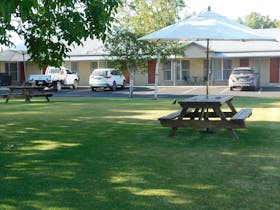 Garden, BBQ & picnic area