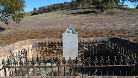 Wangaraleednie Monument & Ruins