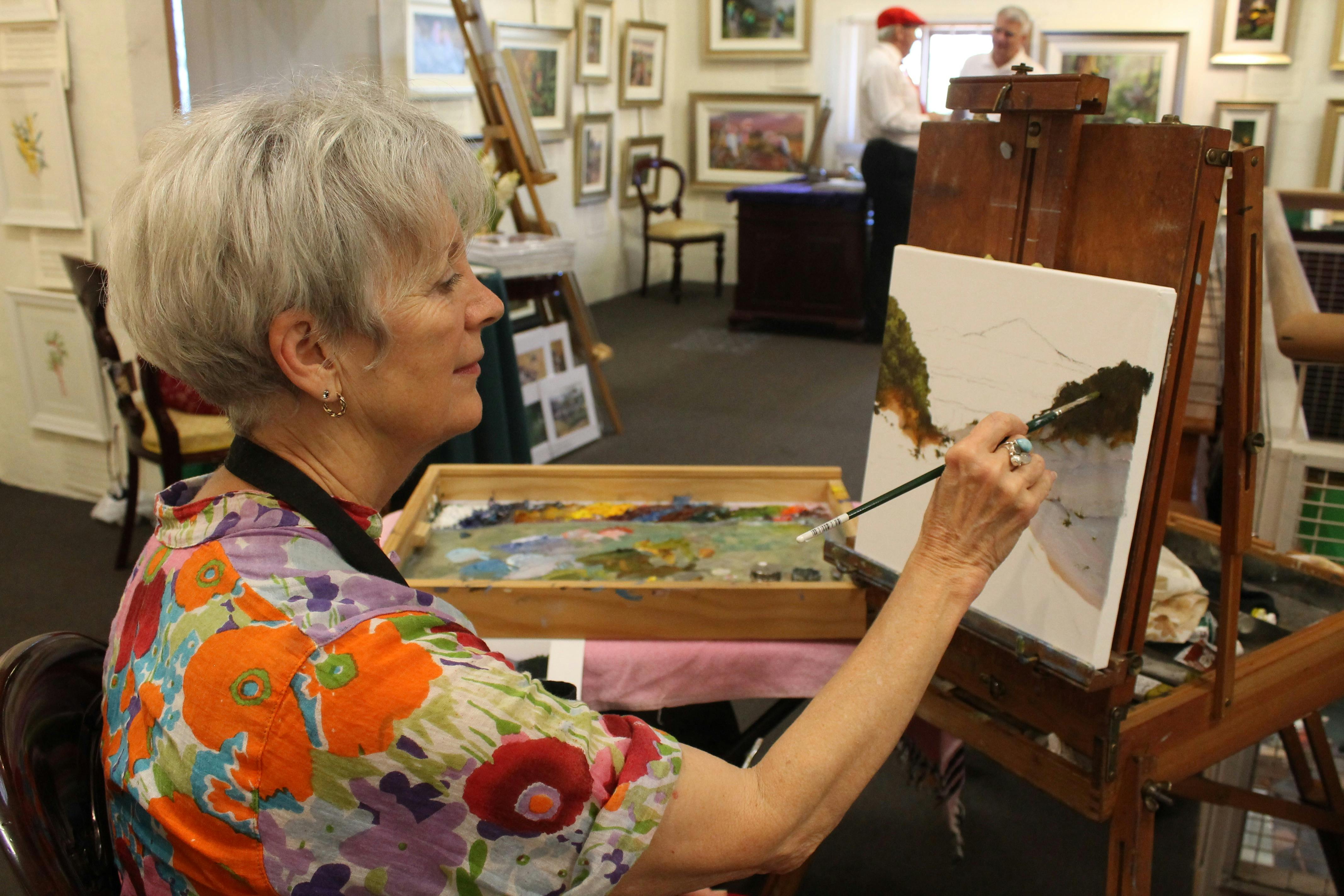 Robyn Collier painting underwater seascapes