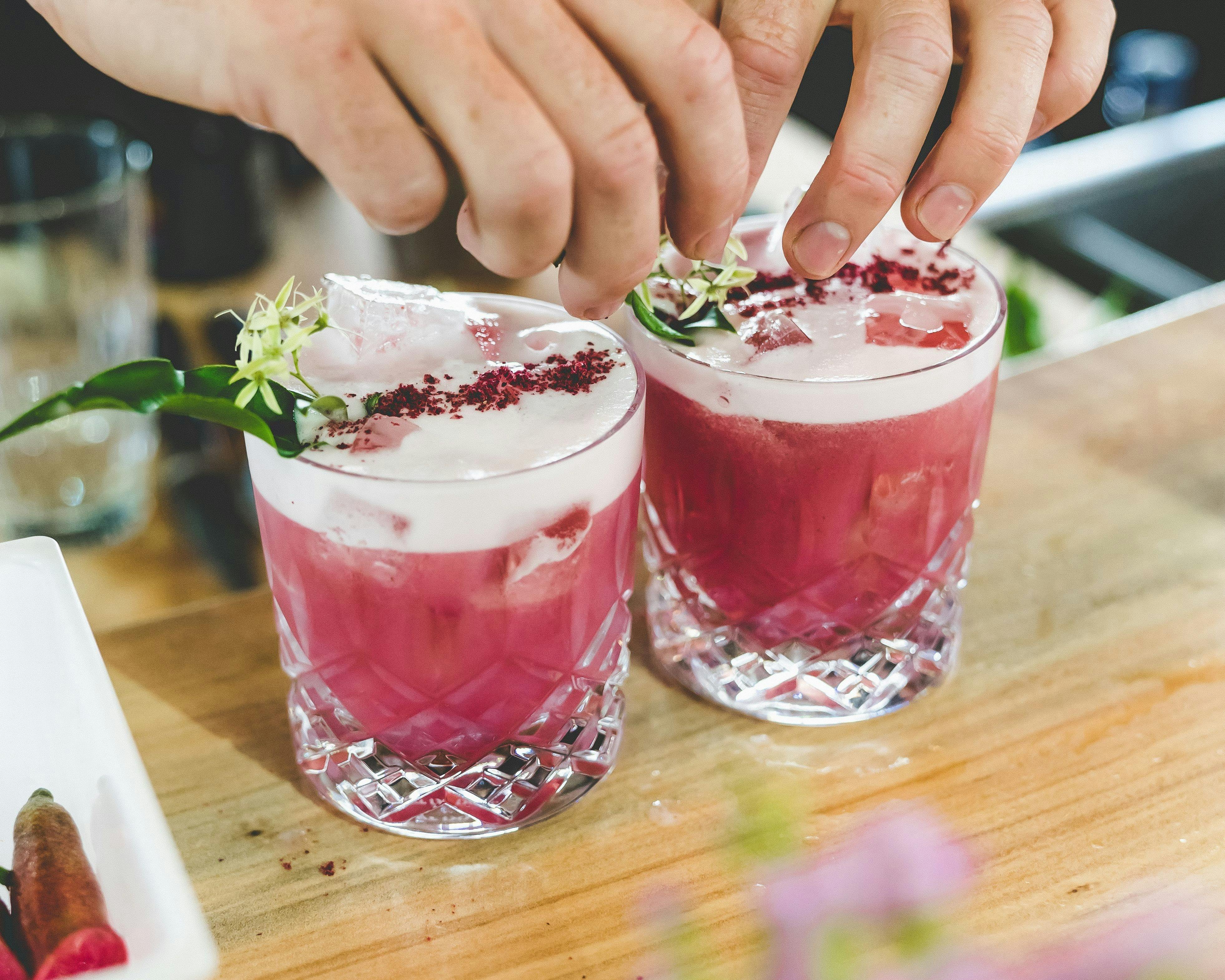 Gin, tasting, cocktails