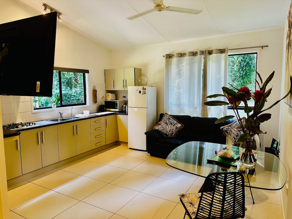the hideaway accommoation features one level, tiled with kitchen,leather lounge, dining and smart tv