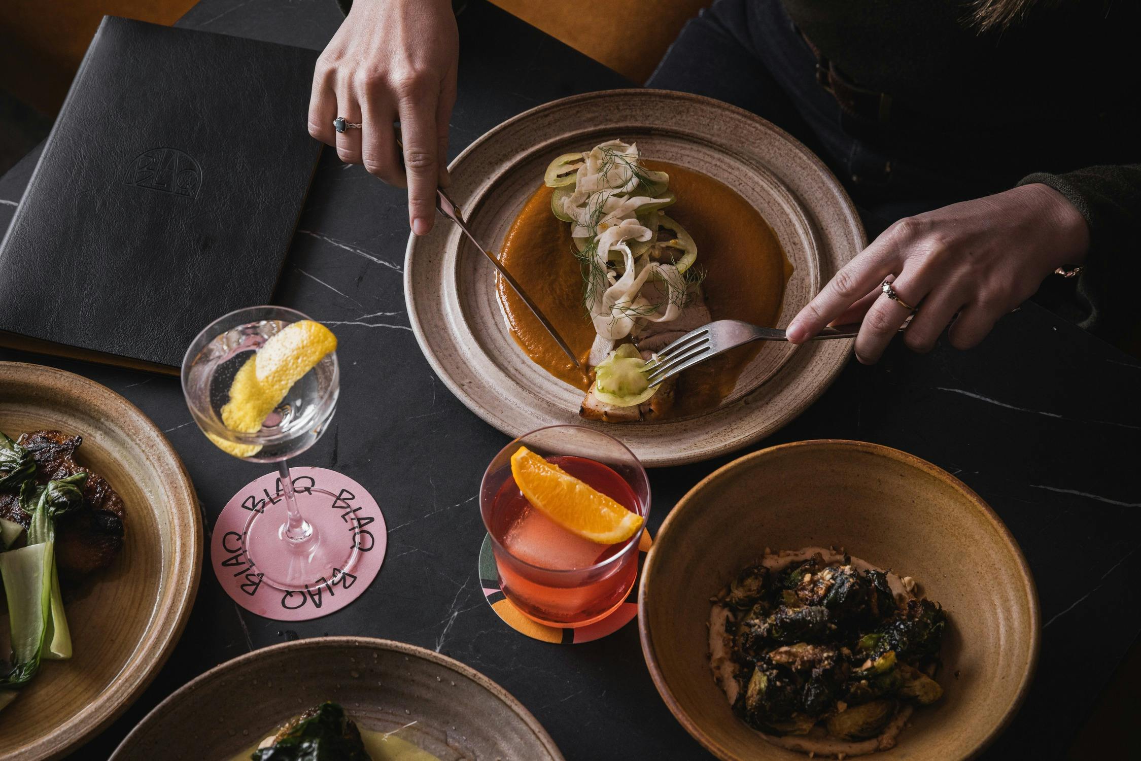 블랙 레스토랑 앤 바