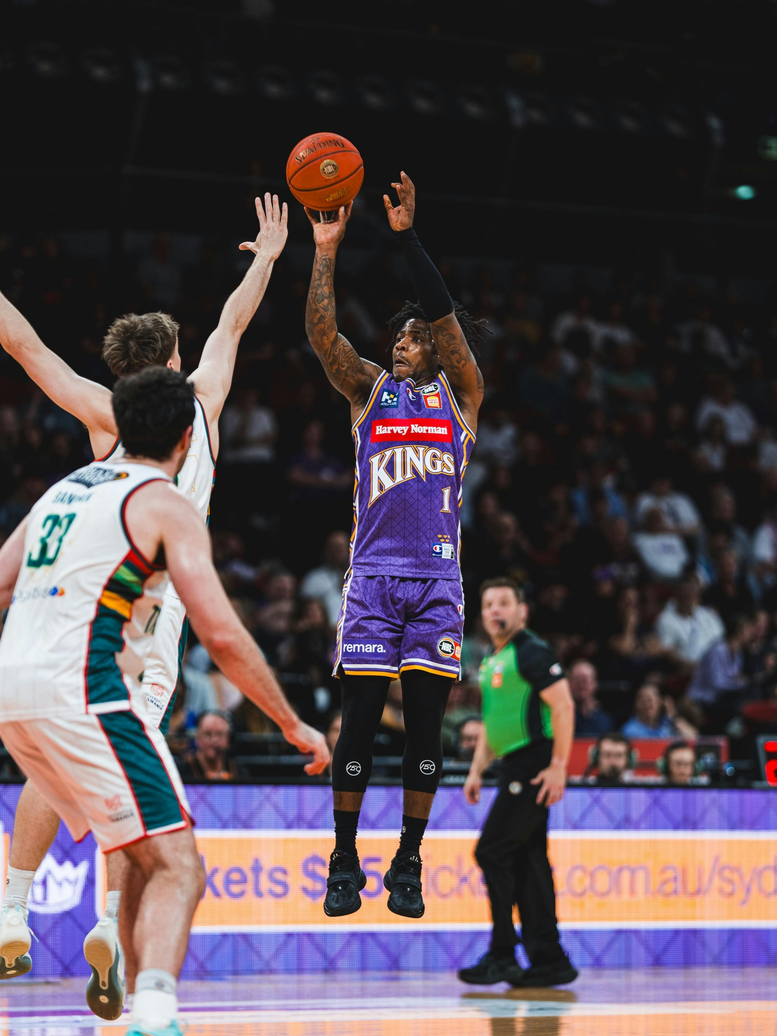 Kendric Davis shooting ball in Kings game against JackJumpers