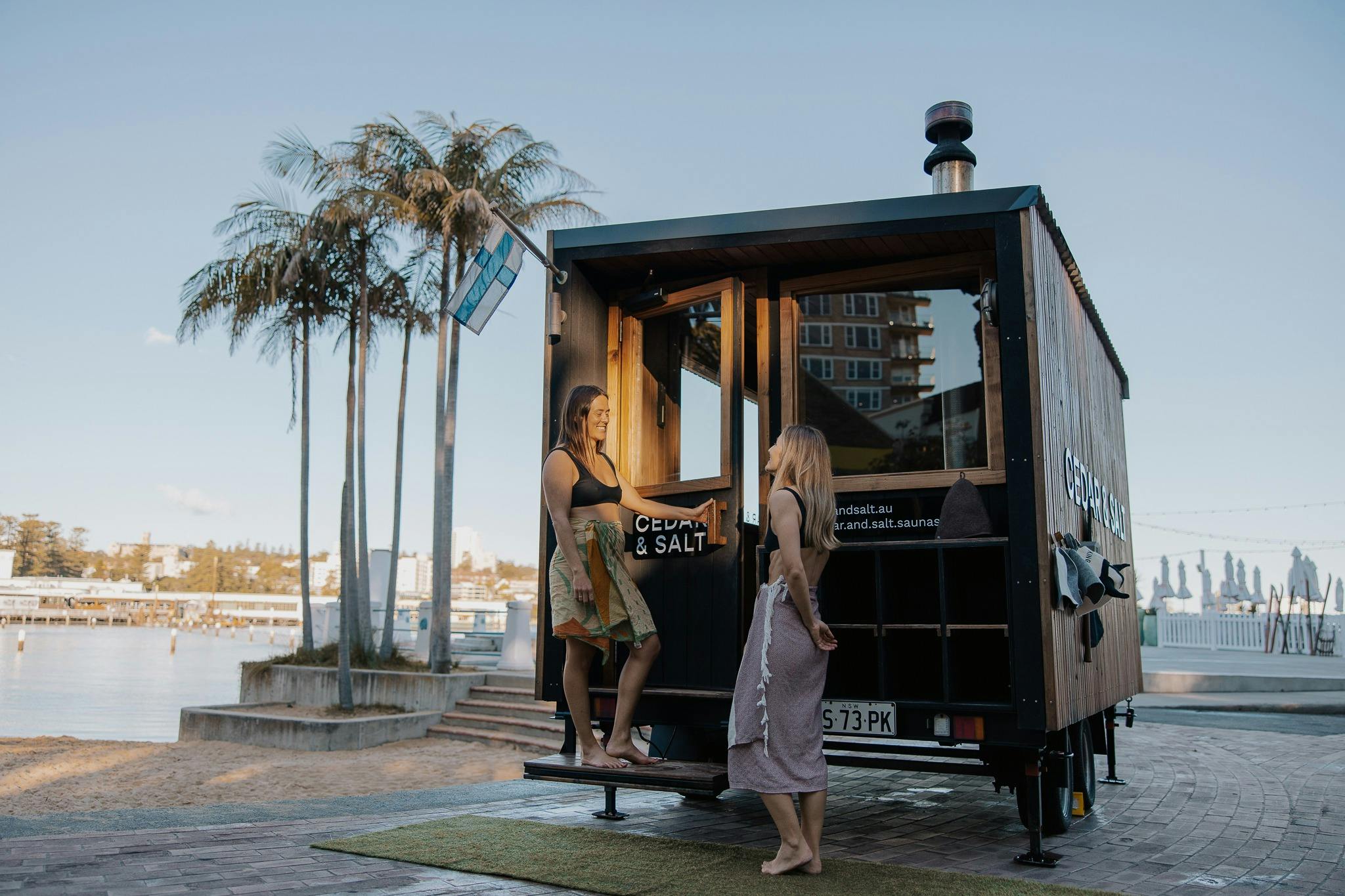 2 persons entering the beachside sauna in Manly