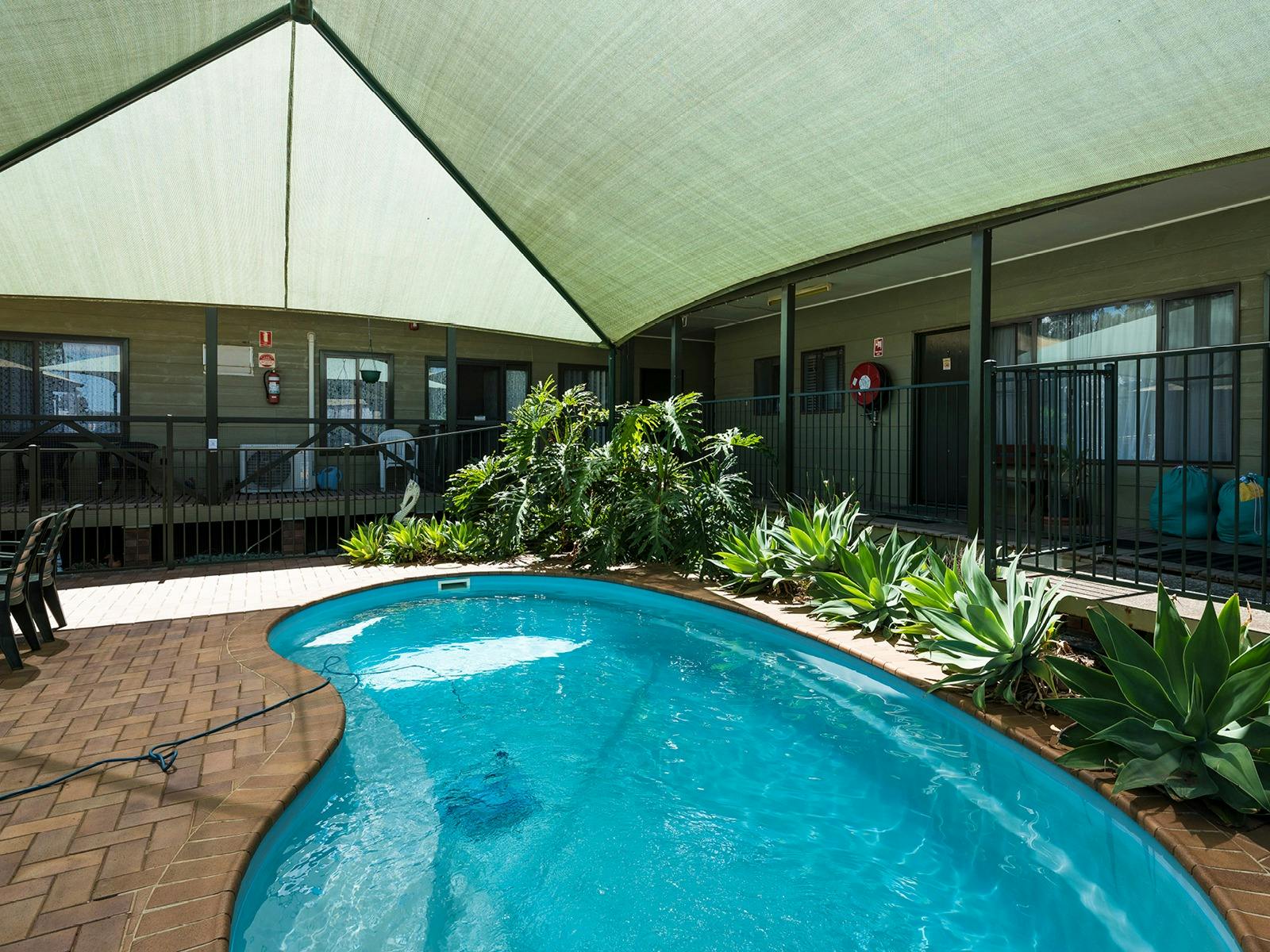 Lake Forbes Motel pool