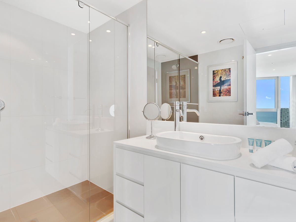 The H Residences - Luxurious Bathrooms The H Residences - Luxurious Bathrooms