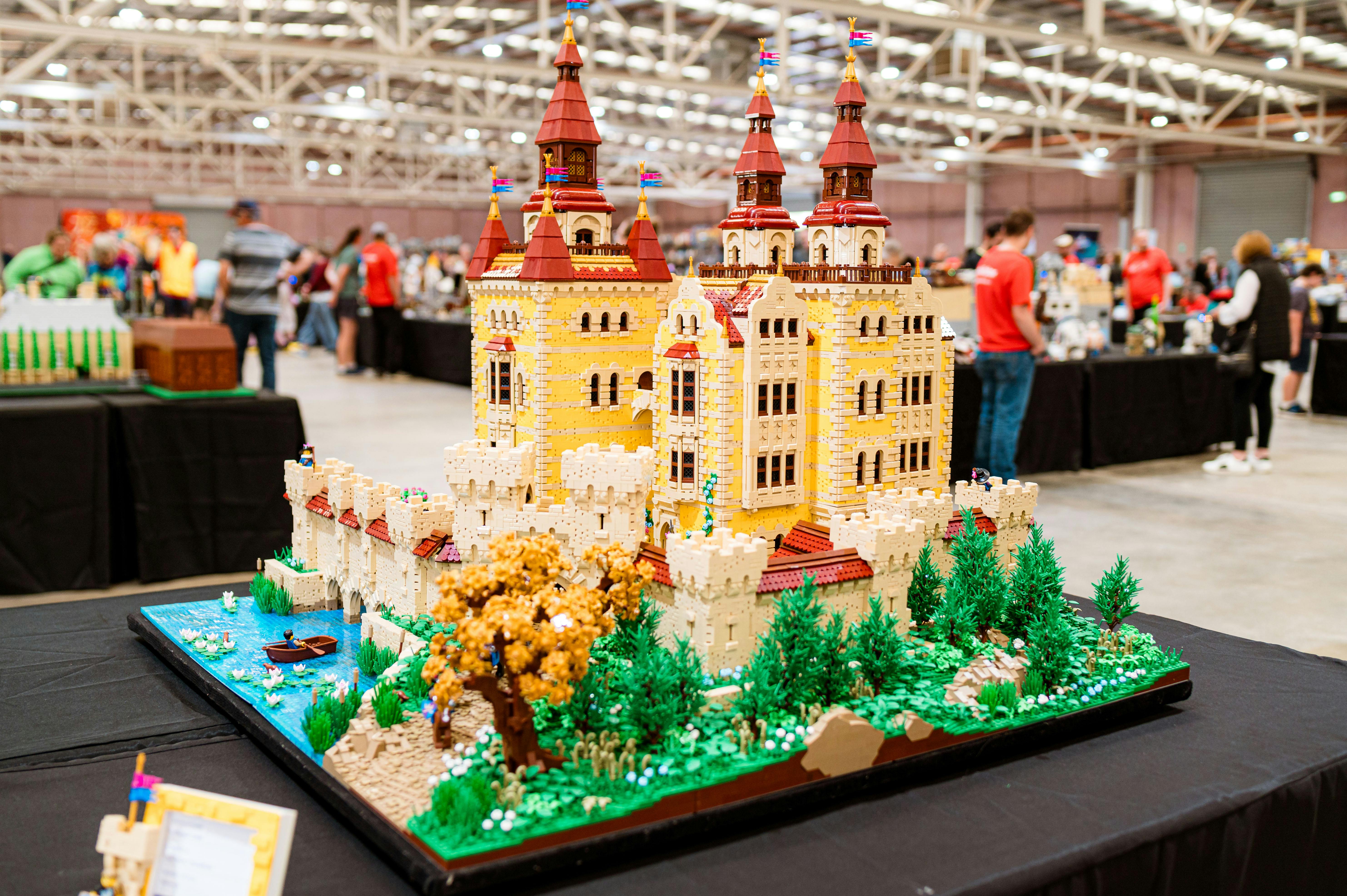 Giant builds at Bendigo Bricks