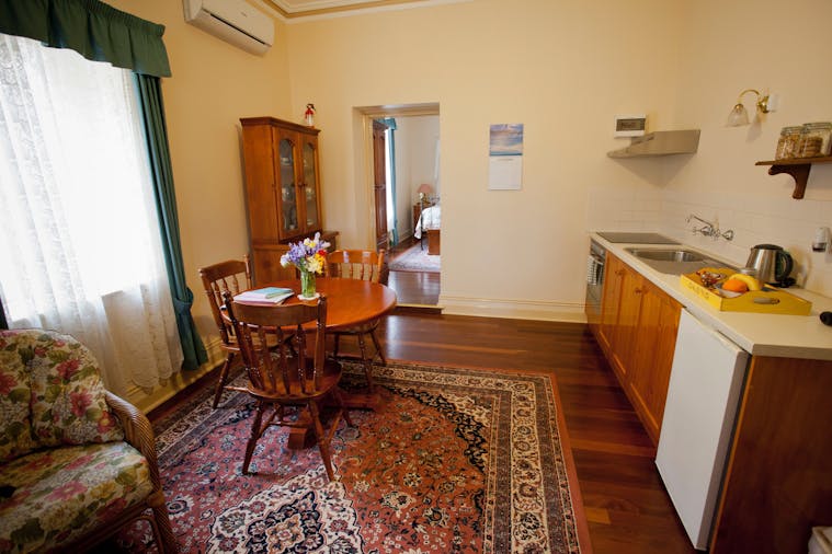 APARTMENT 1