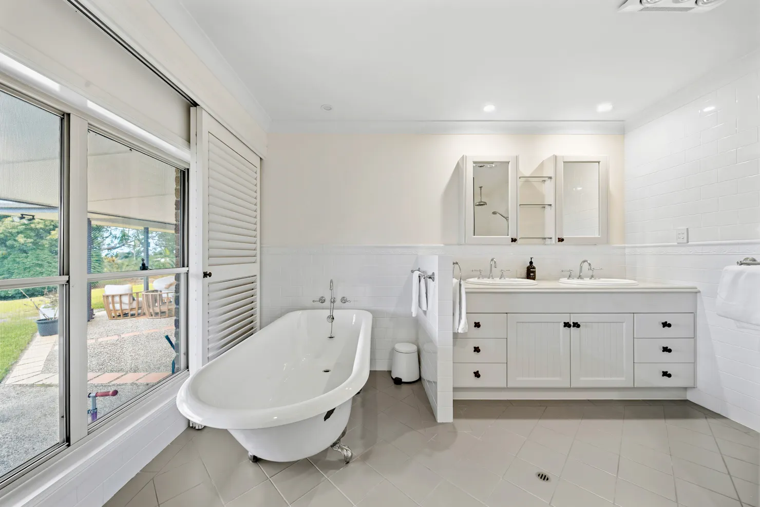 Coastview Manor ensuite