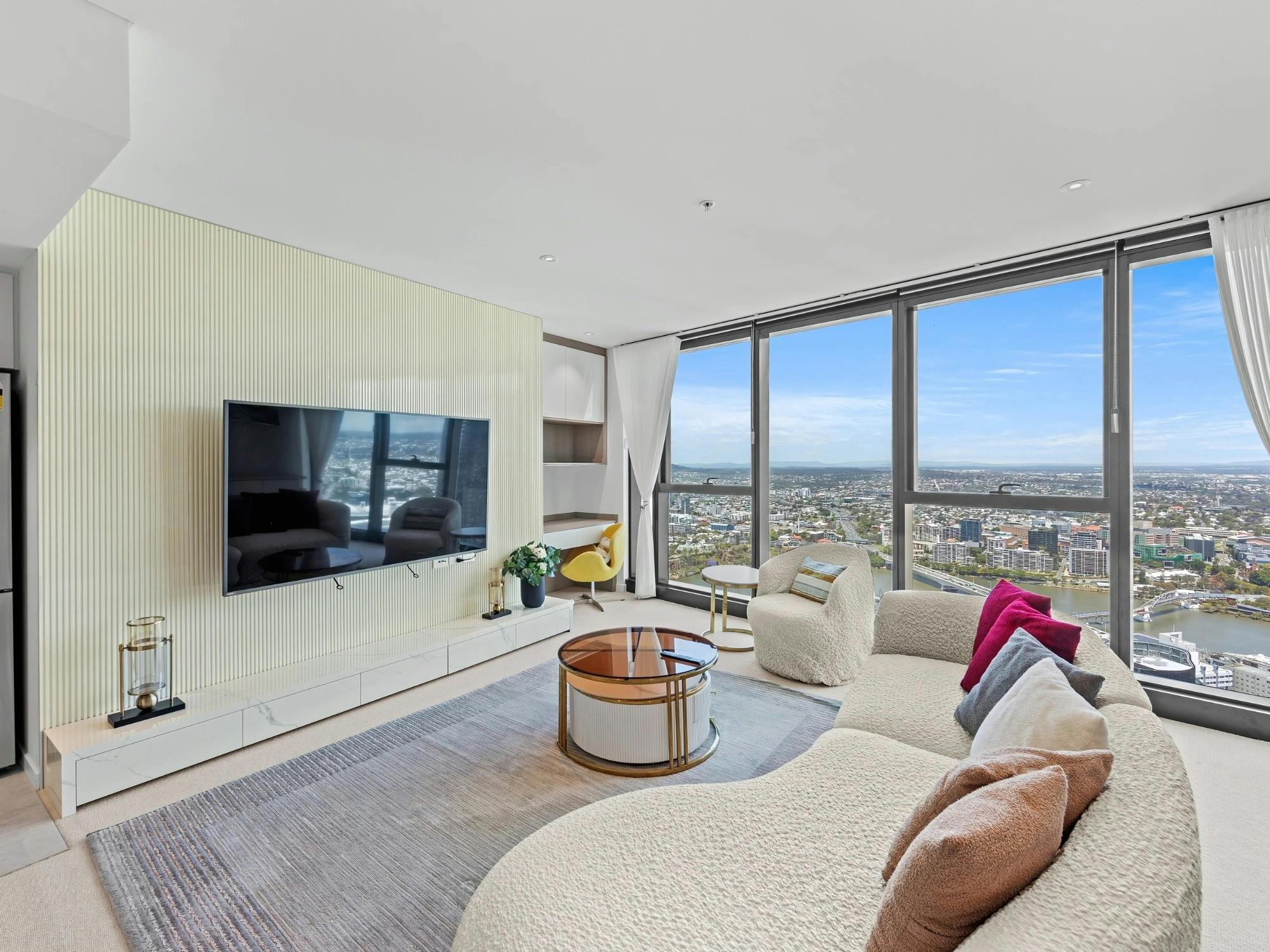 3 Bed 2 Bathroom Sky High