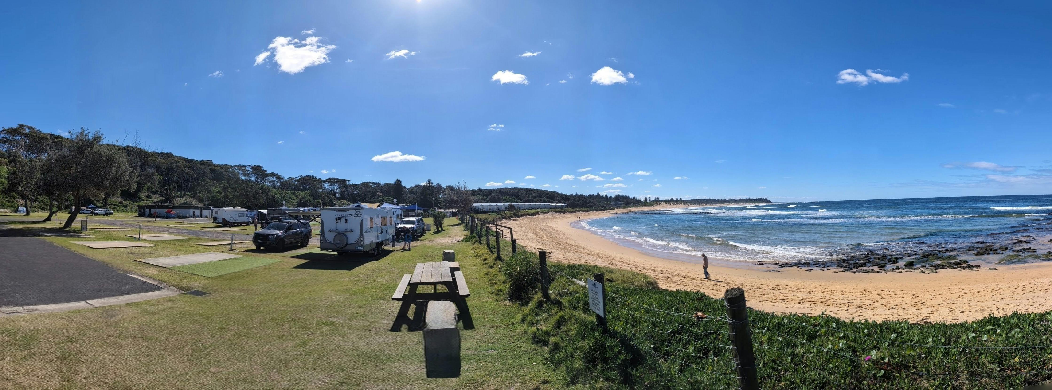 新南威尔士州中央海岸蓝泻湖海滩度假村，可俯瞰大海的高级海滨露营地
