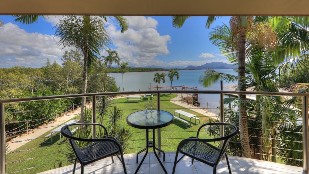 Hinchinbrook Marine Cove Resort