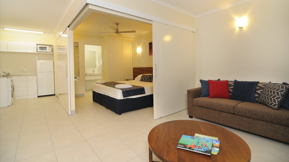 Cairns Queenslander Hotel and Apartments