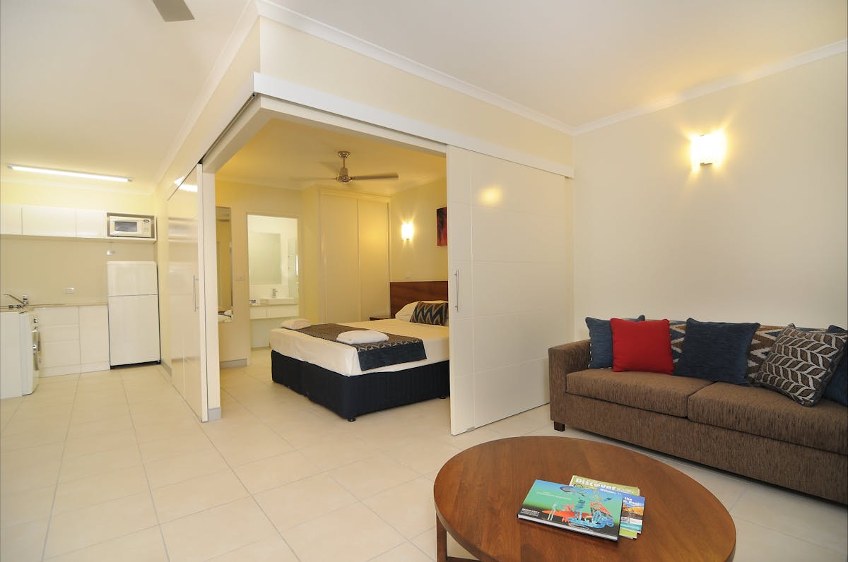 Cairns Queenslander Hotel and Apartments