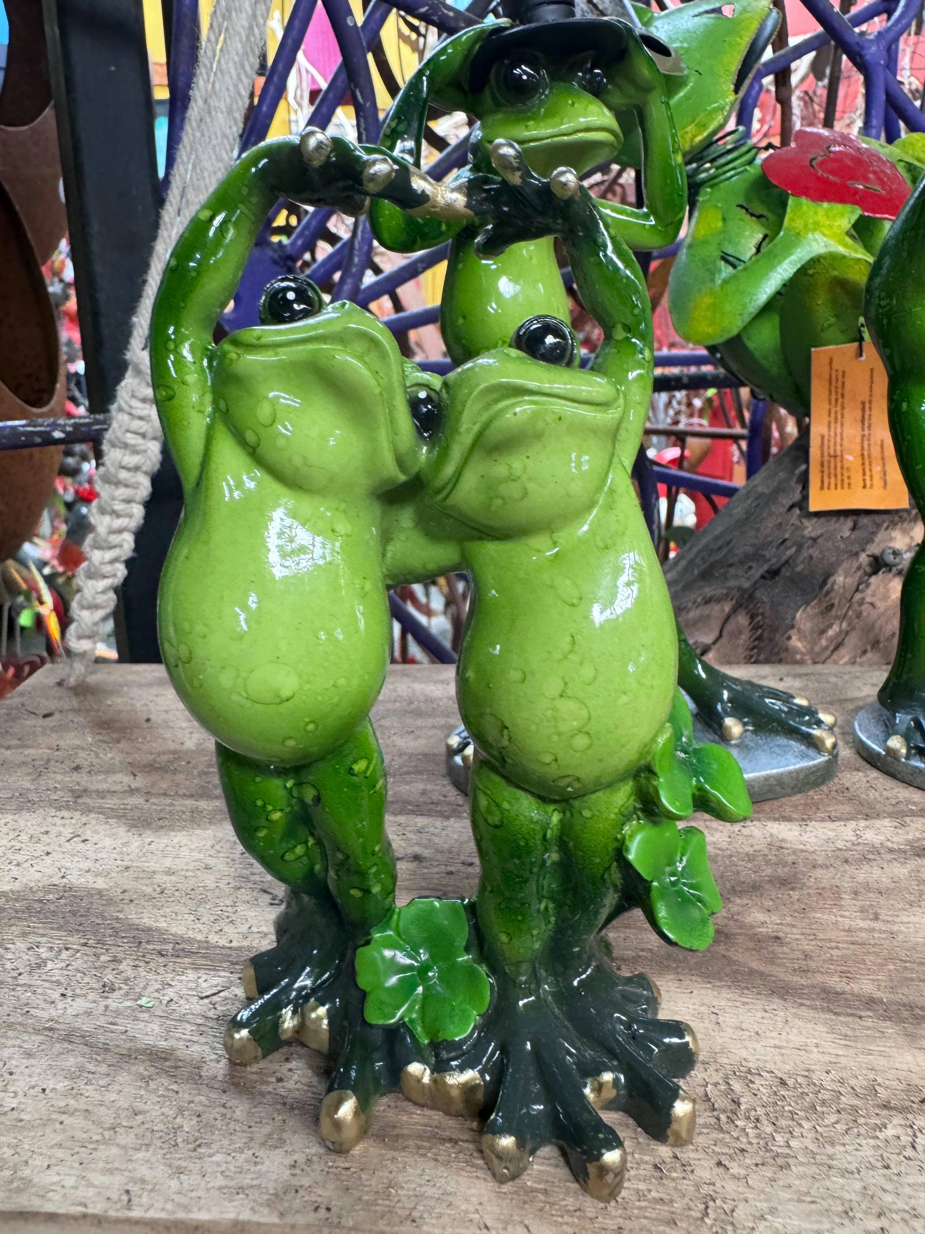 Green frog art at colour me crazy