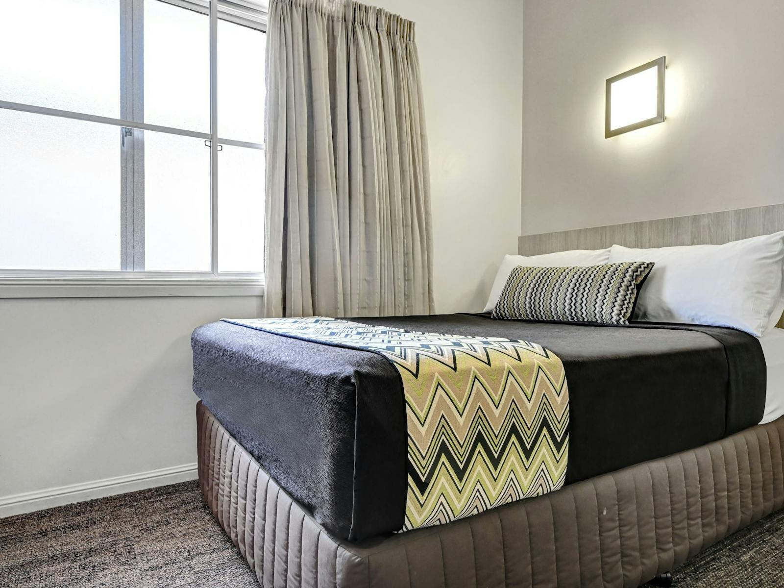 Double Bed Double Bed