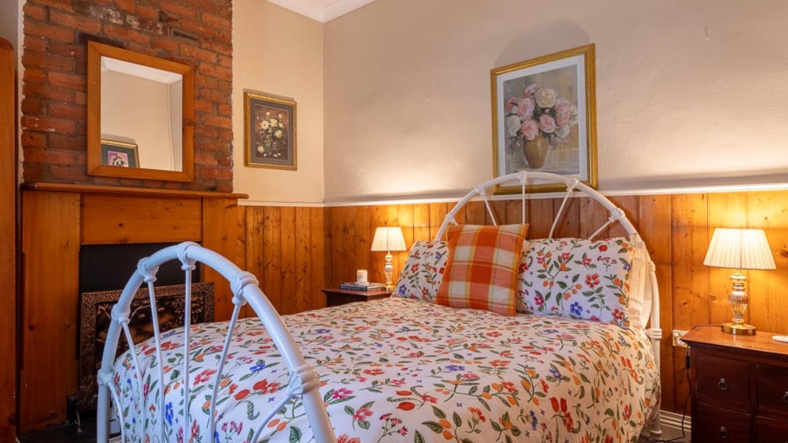Arendon Cottage Bedroom