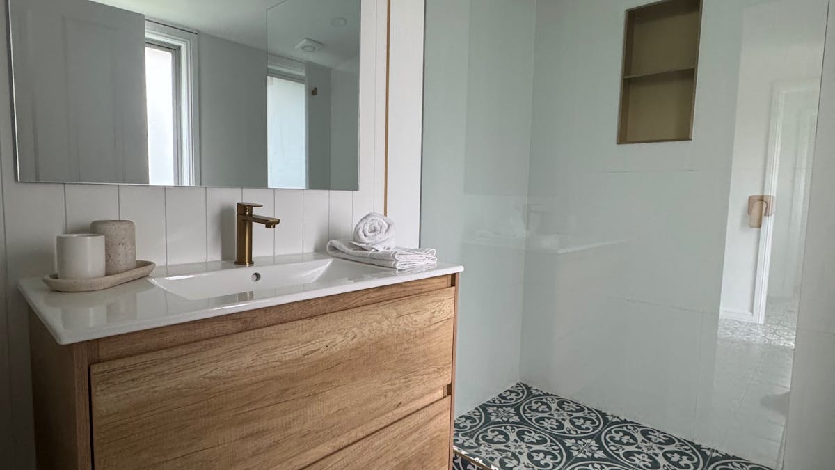Wild Platypus Stay - Bunya Cottage Bathroom