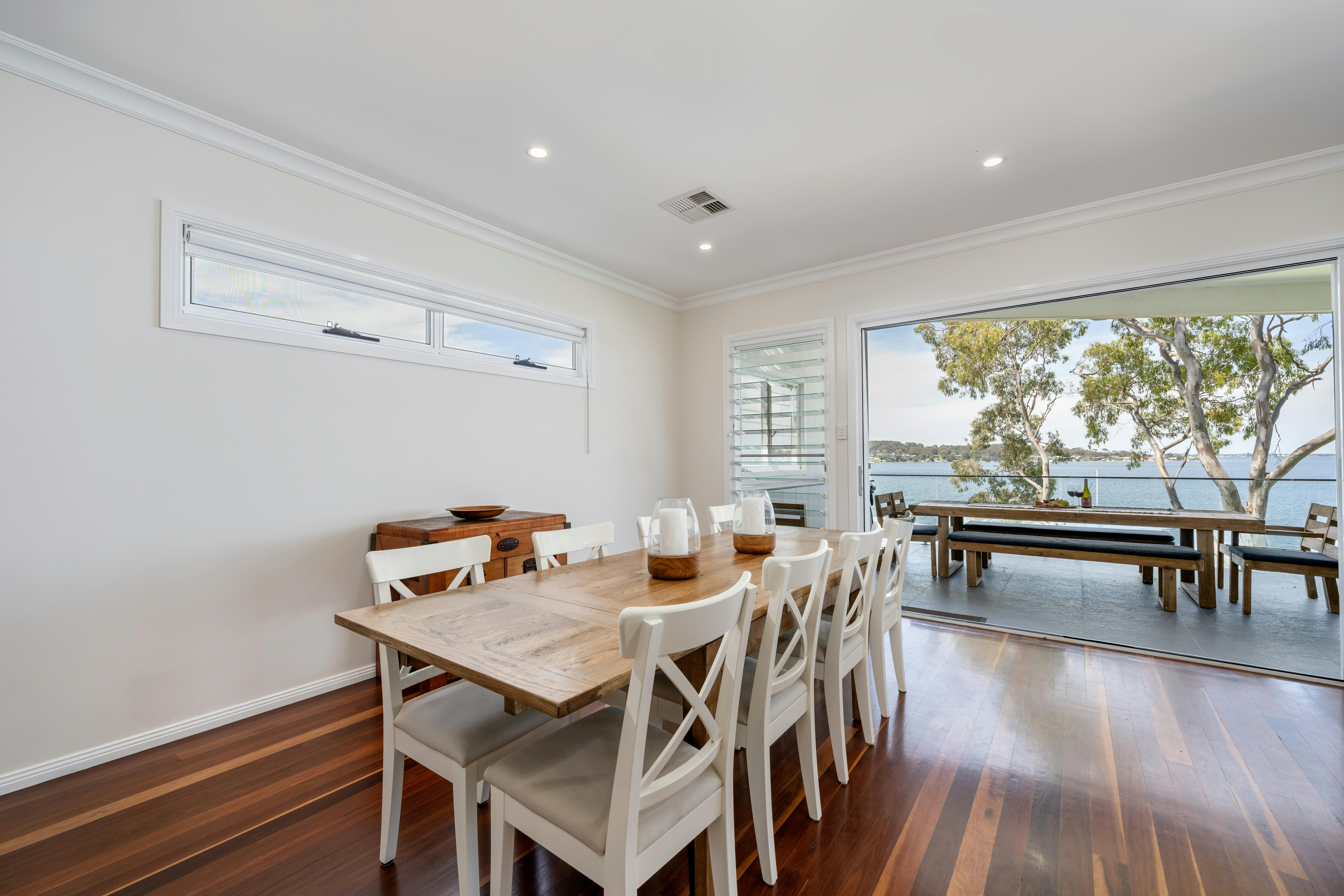 외부 발코니에서 식사하기