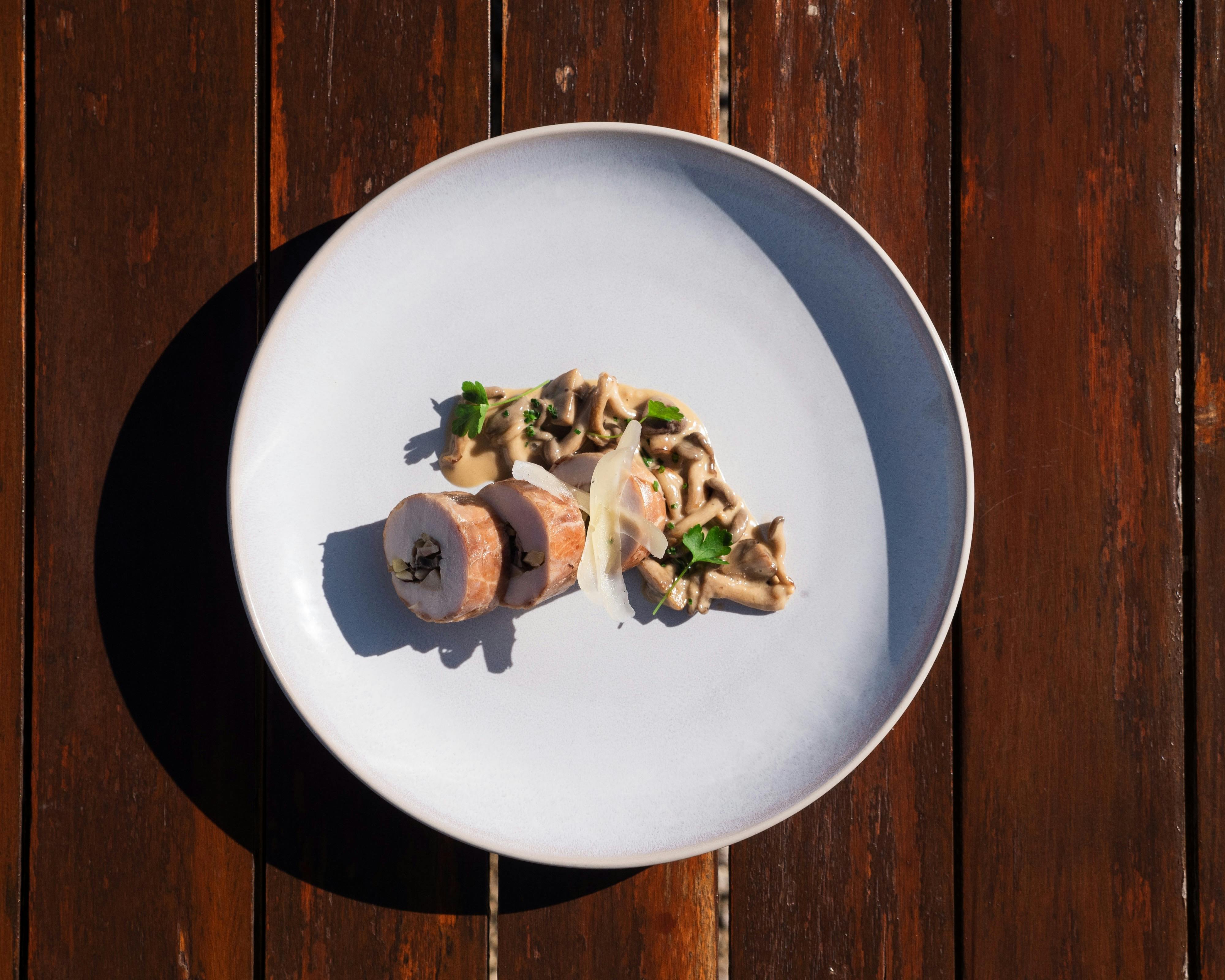 스윙잉 브릿지 와인 인덜지 치킨 요리