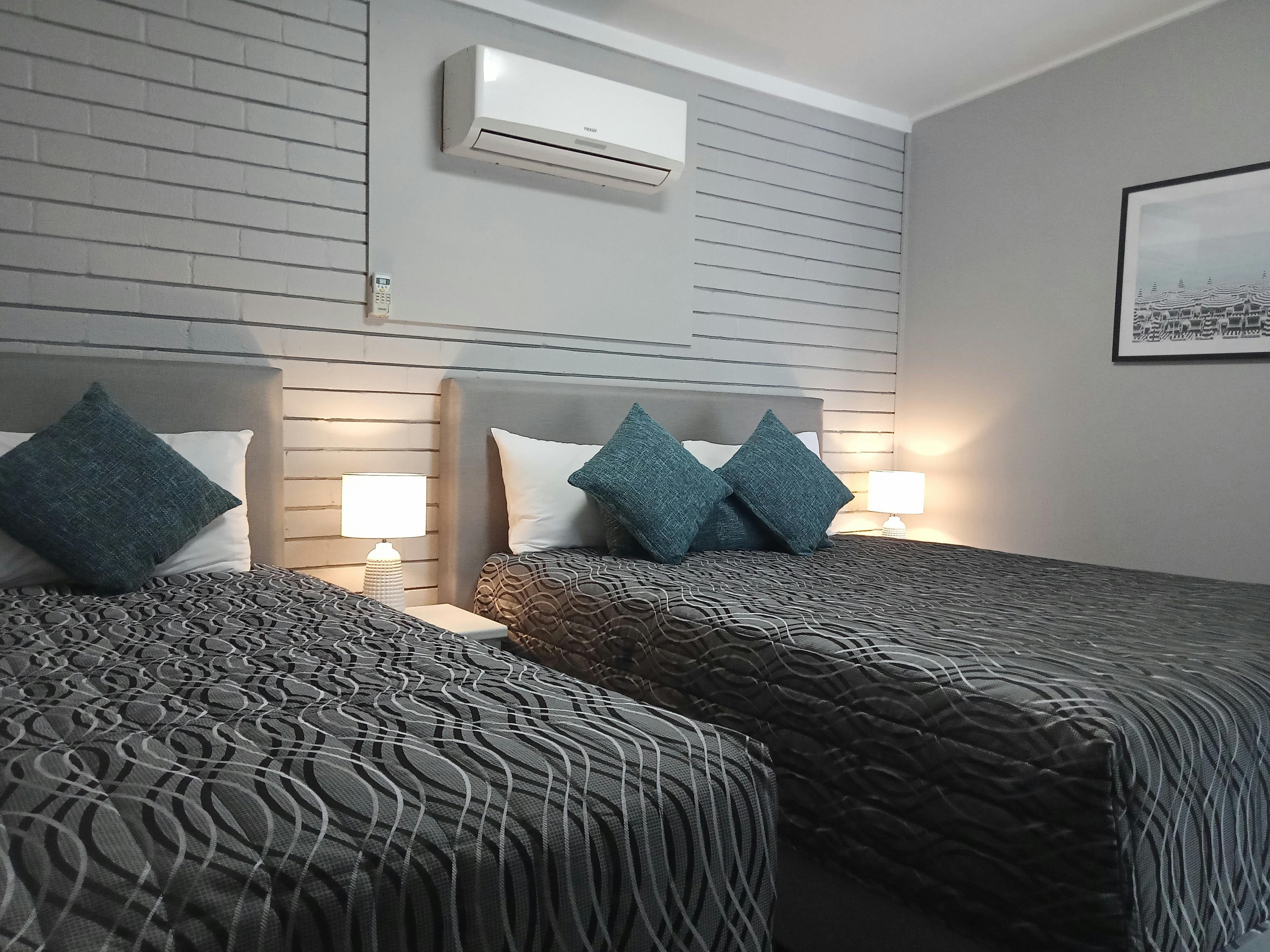 Deluxe Large Family for 7 (2 connecting Rooms )