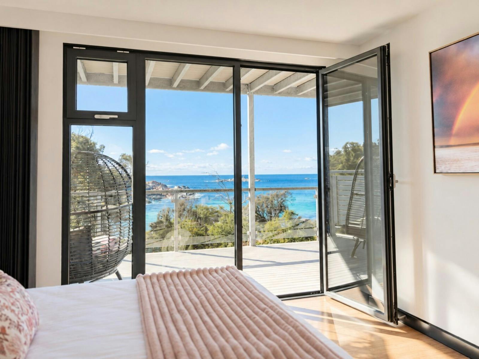 The Cove Bay of Fires - Second king bedroom