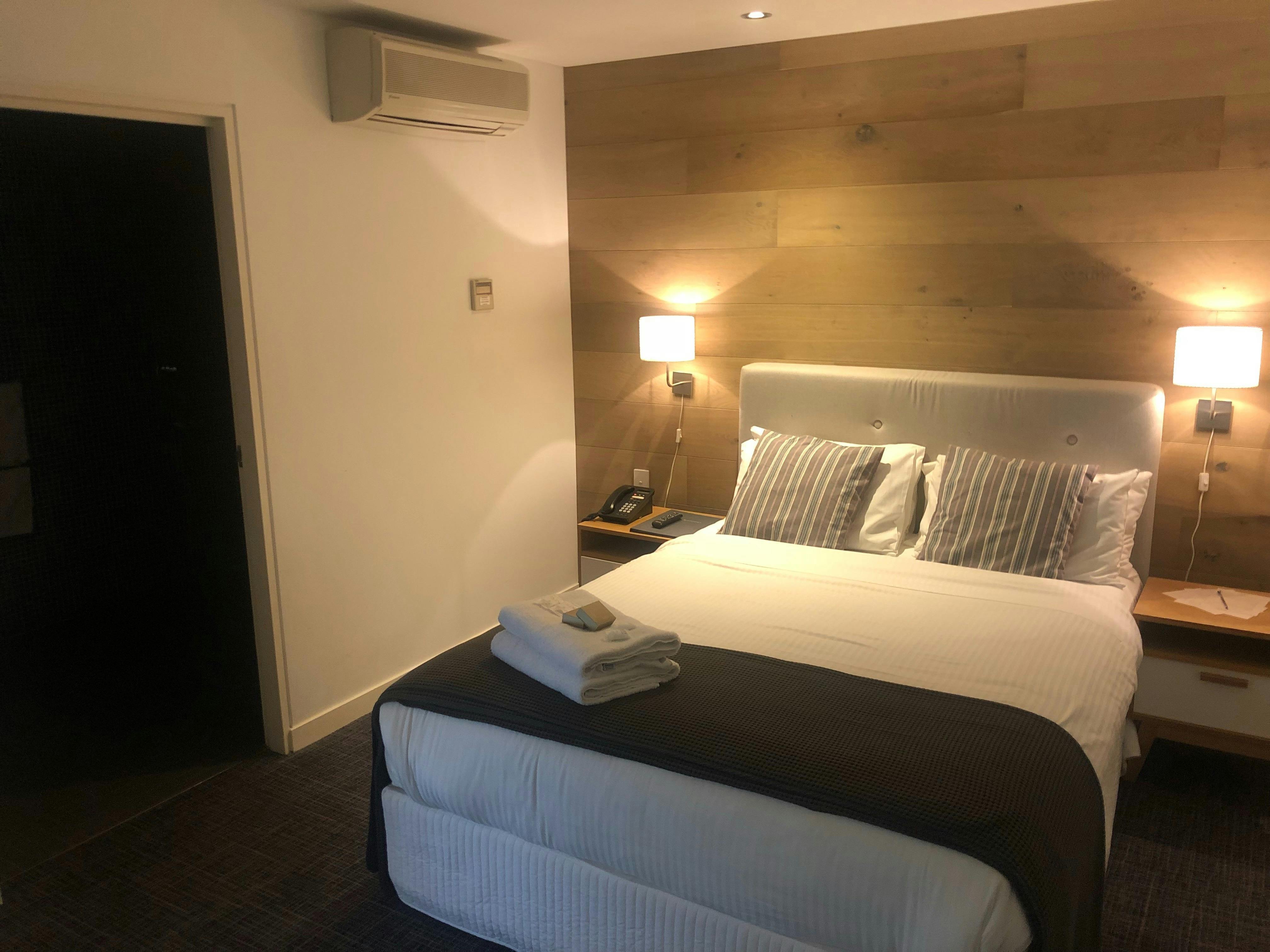 Accessible Queen Room (No Window)