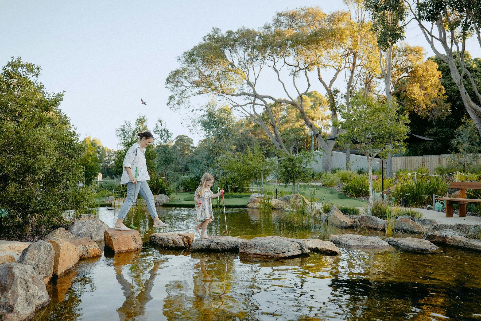 Mini Golf Mum & daughter