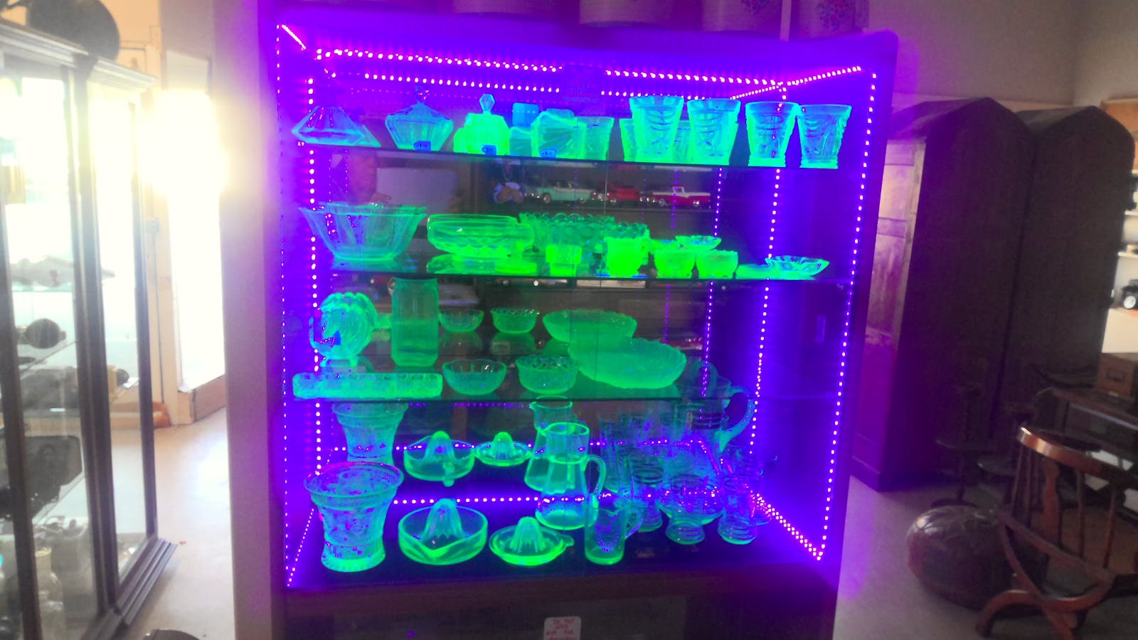 Uranium and illuminated glassware display