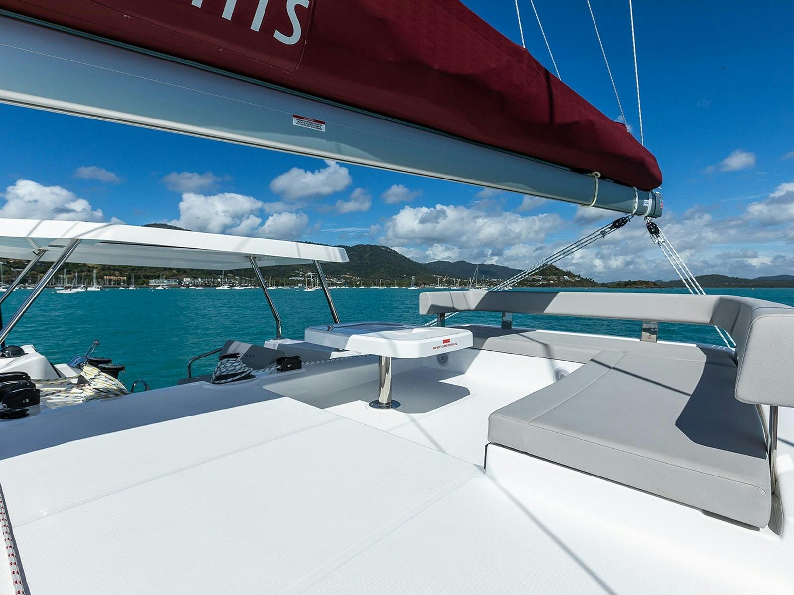 Leopard 42 - Flybridge lounge