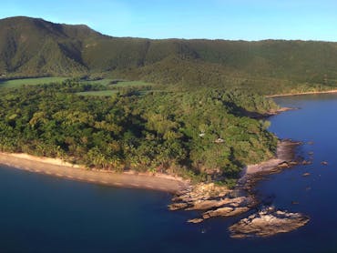 Thala Beach Nature Reserve, mountain and ocean views and private access to Oak Beach