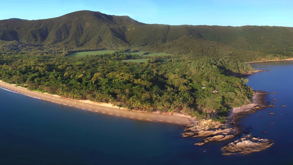 Thala Beach Nature Reserve, mountain and ocean views and private access to Oak Beach