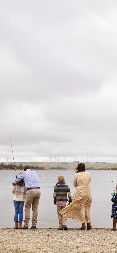 Family of four people standing on he edge of Pejar Dam