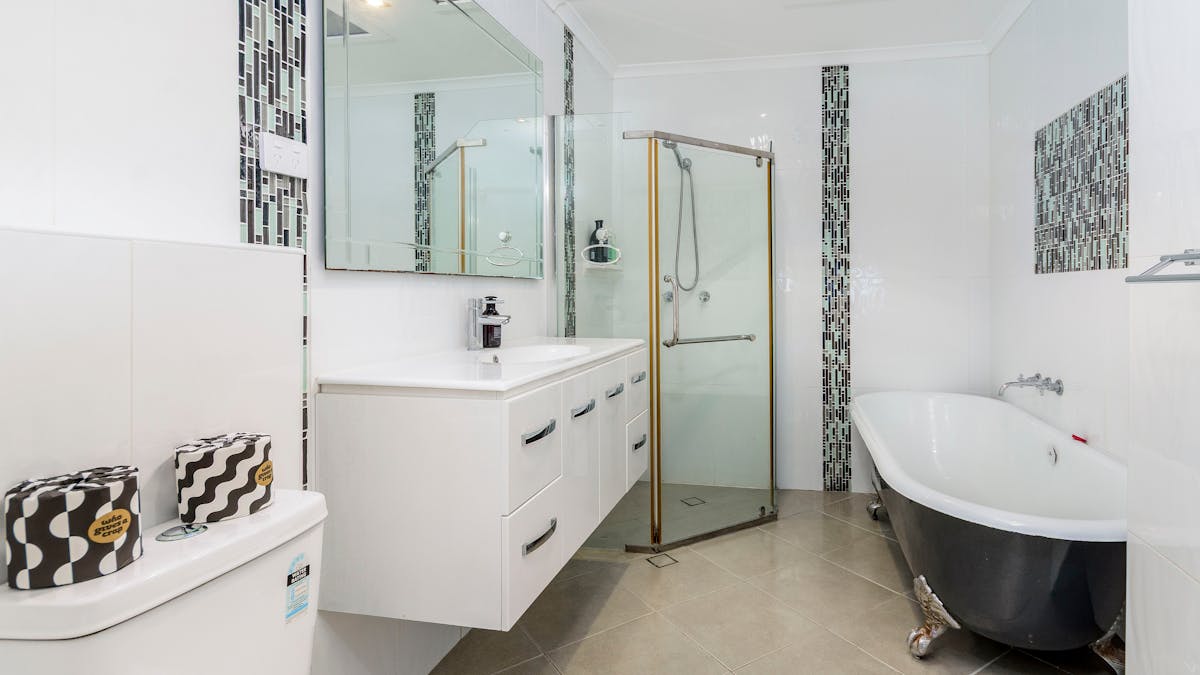 Main bathroom