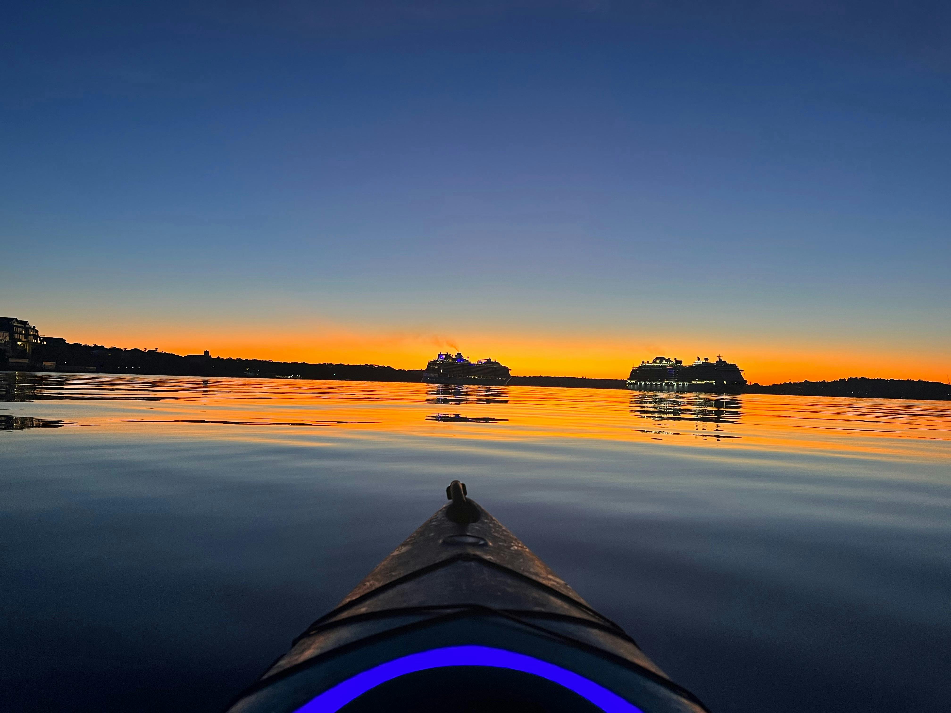 Glattes Morgenwasser des Hafens von Sydney