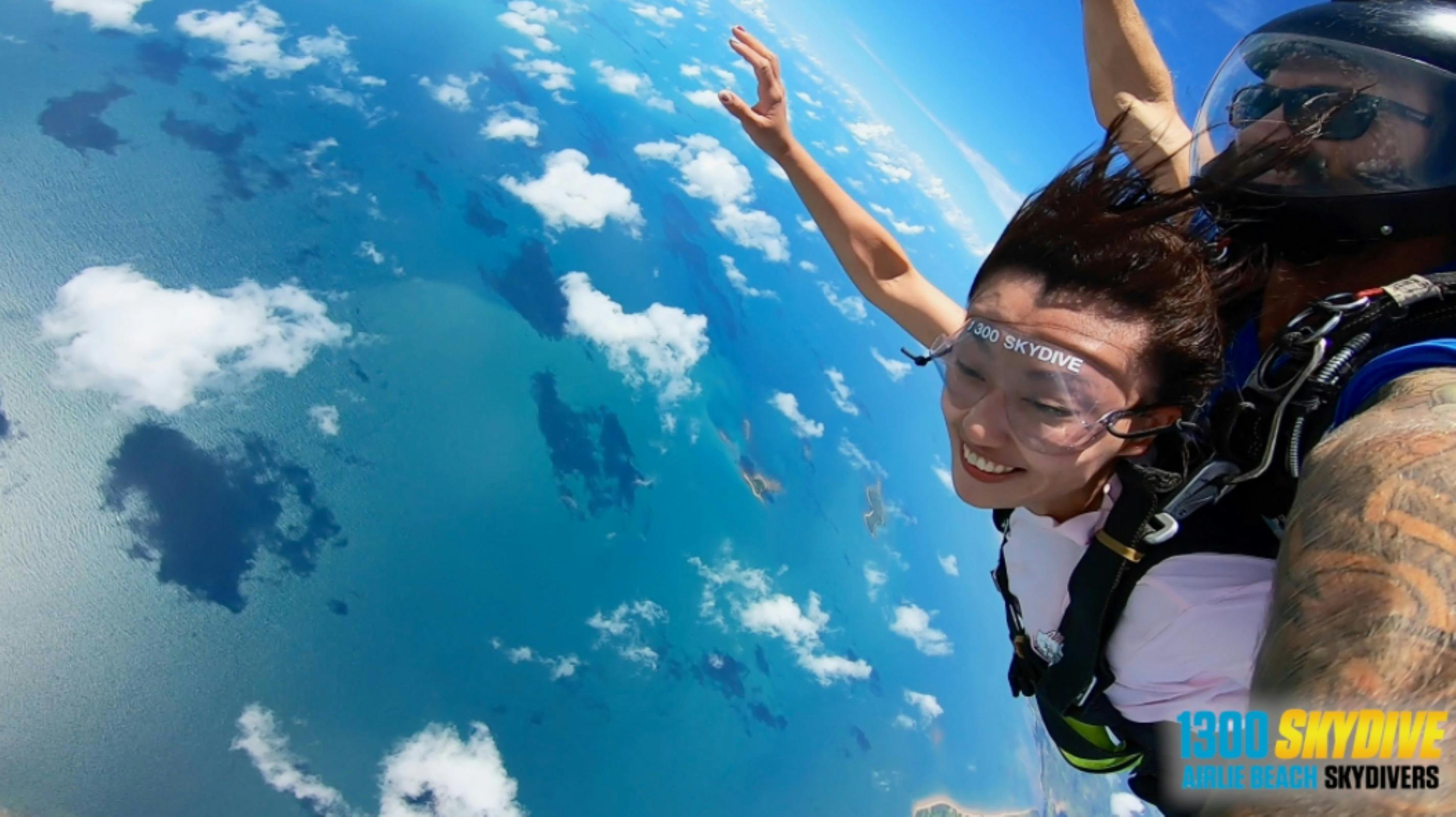 Airlie Beach Tandem Skydive with Beach Landing - Free Transfers
