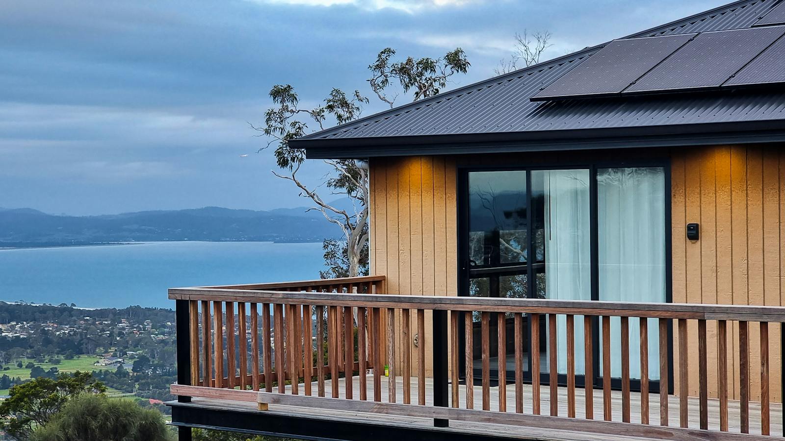 1 Seaviews Possum overlooking the surrounding landscape