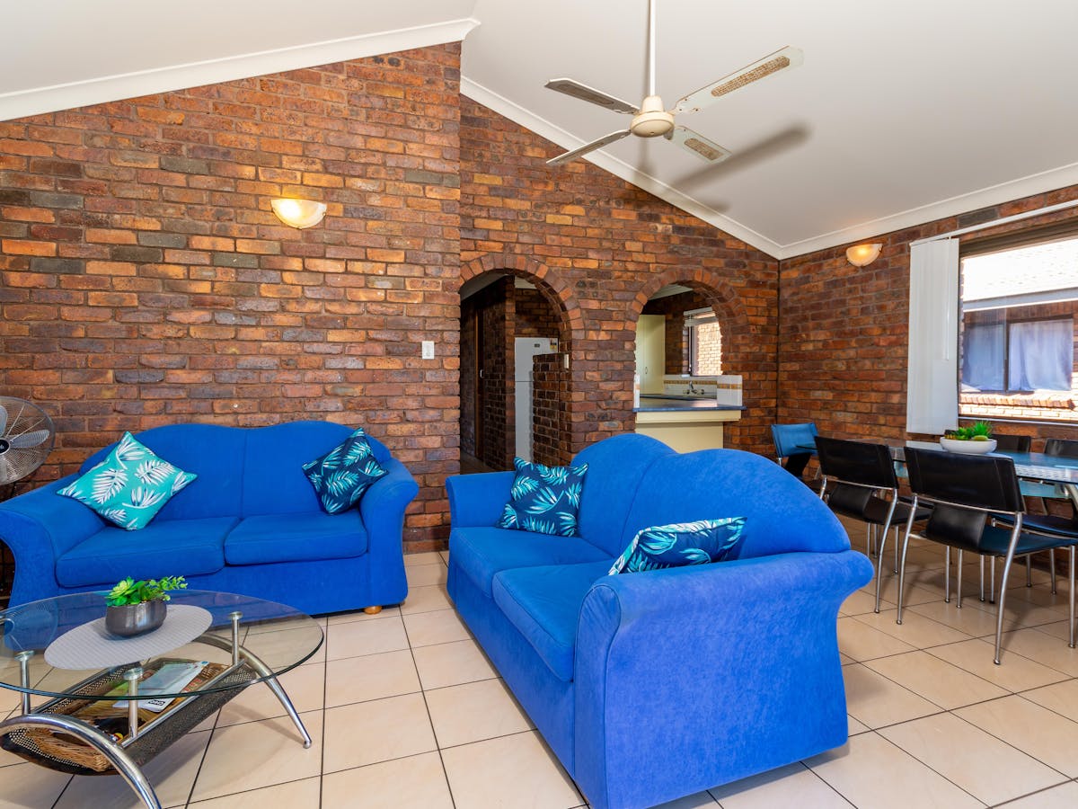 Lounge/dining