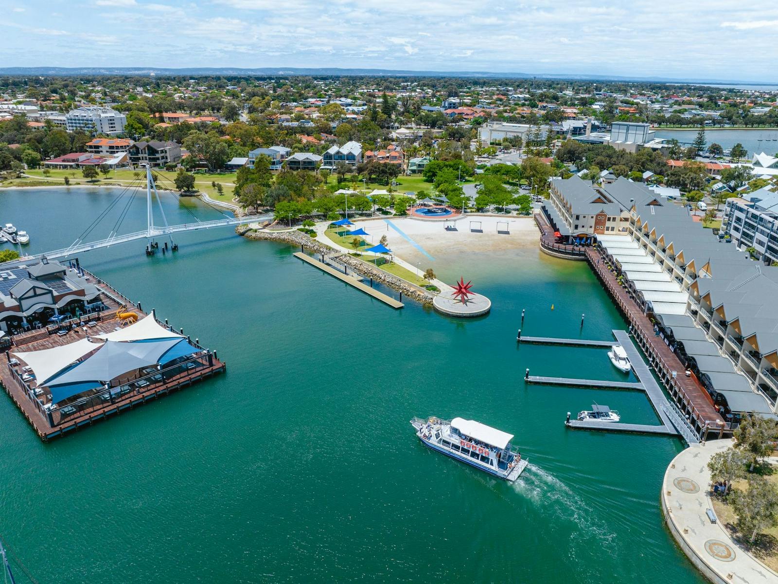 Mandjar in Dolphin Quay