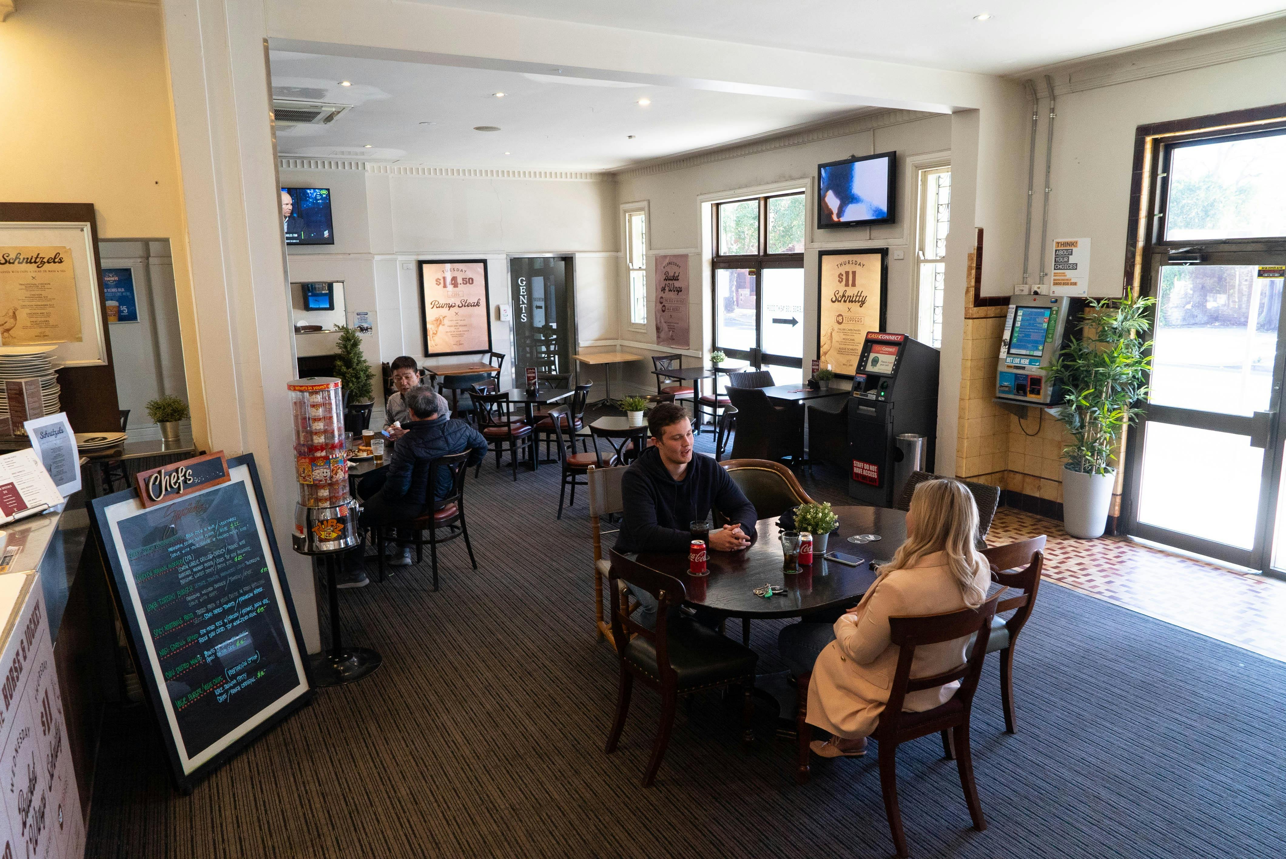 Horse and Jockey Hotel Homebush - Bar