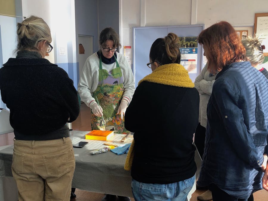 Megan Seres giving a demonstration for Kiama Art Workshops students