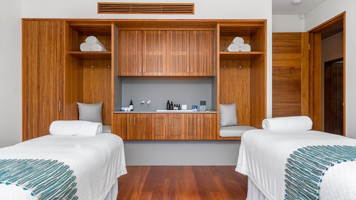 Yangaro day spa treatment room