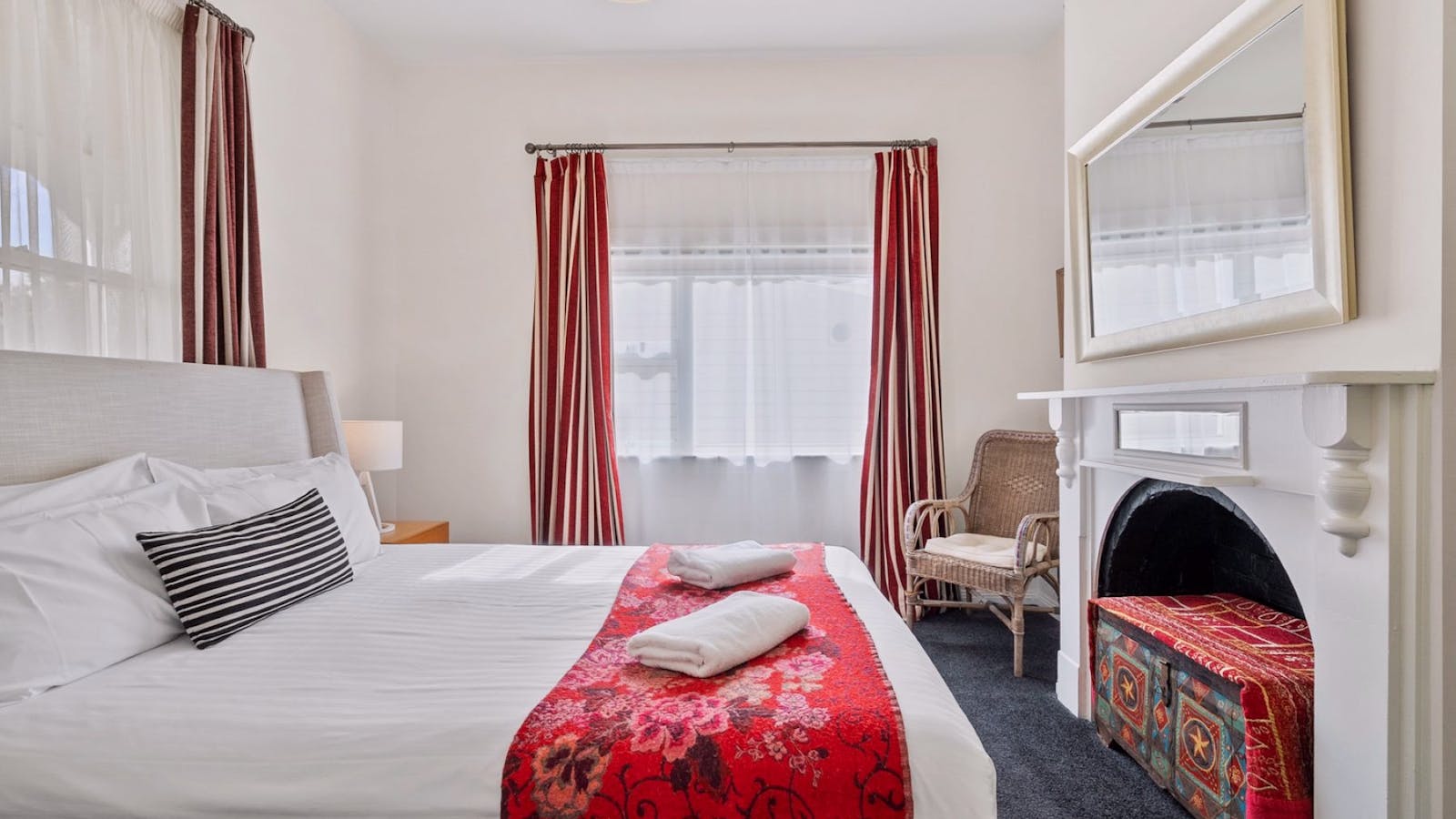 @nd Bedroomwith Queen Bed