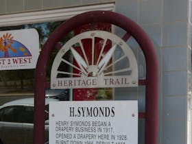 Symond's Sign